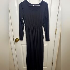 Women's Black long sleeved dress with pockets. Xs.